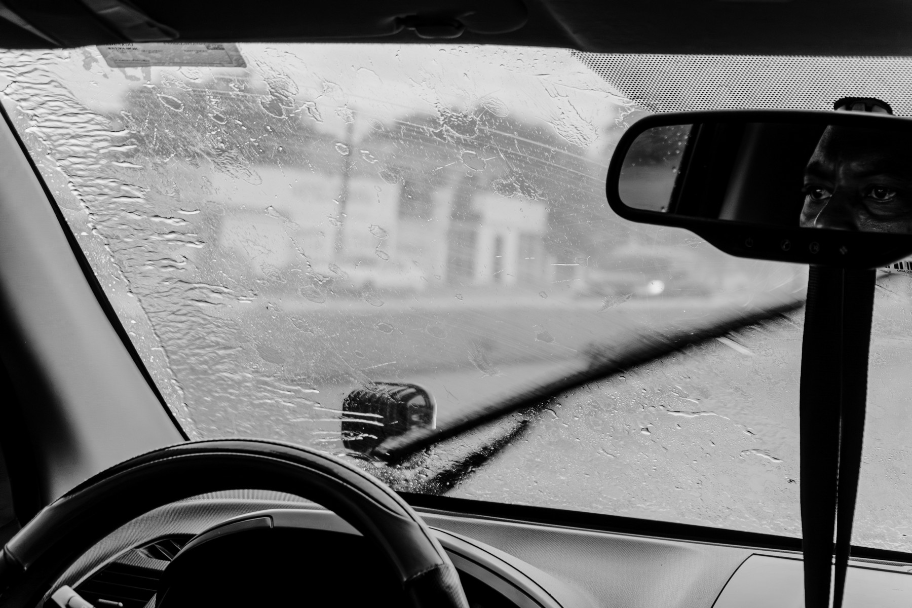 Scheibenwischer im Einsatz bei Regen